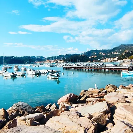 N6 San Terenzo Lerici-4 Posti Letto-parcheggio Privato- Aria Condizionata Appartamento *